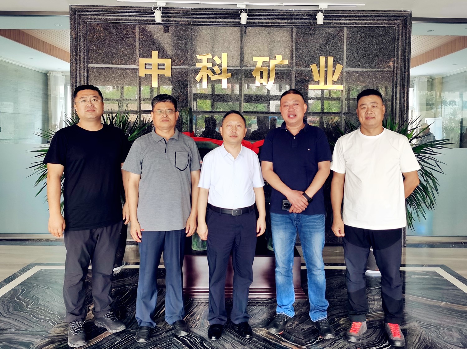 盧氏縣領(lǐng)導席偉林深入盧氏中科走訪調(diào)研